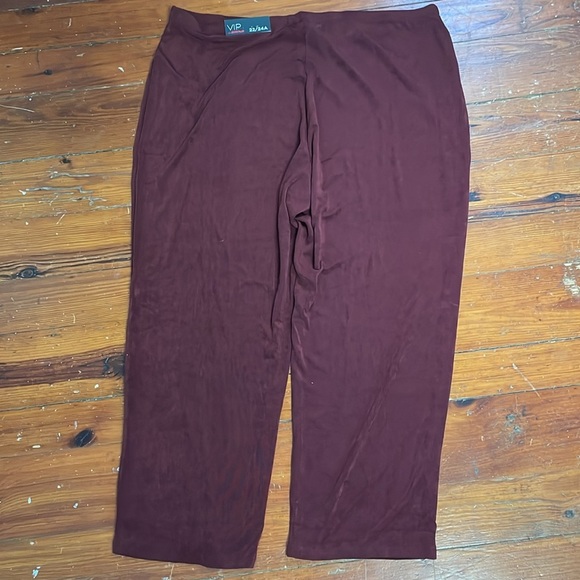 NWT VIP by Avenue burgundy stretchy travel wide leg pants size 22/24A - Picture 4 of 4